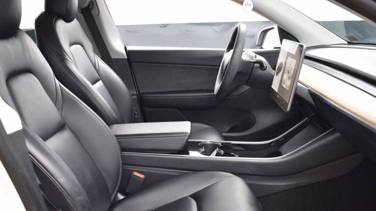 2020 Tesla Model Y 5YJYGDEE2LF044212