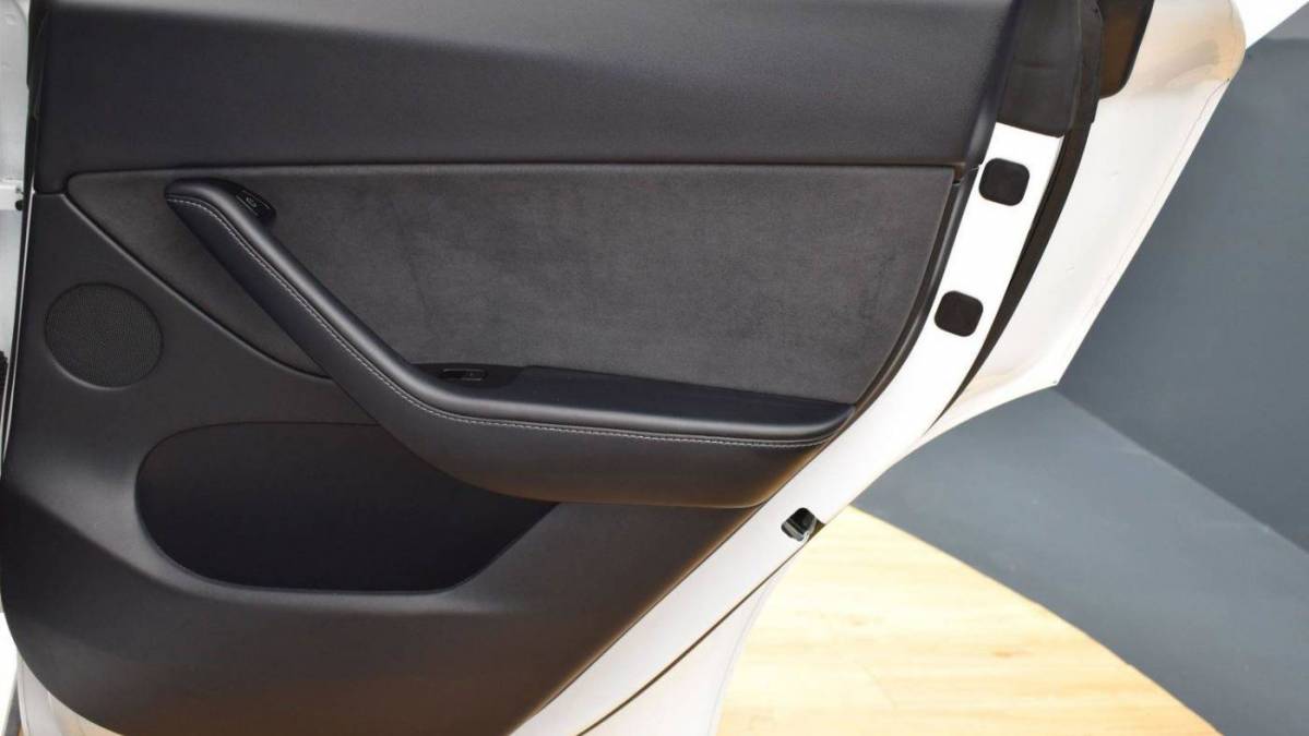 2020 Tesla Model Y 5YJYGDEE2LF044212