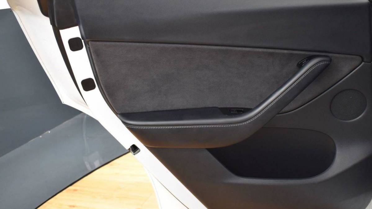 2020 Tesla Model Y 5YJYGDEE2LF044212