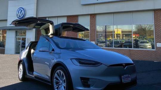 2018 Tesla Model X 5YJXCDE41JF099357