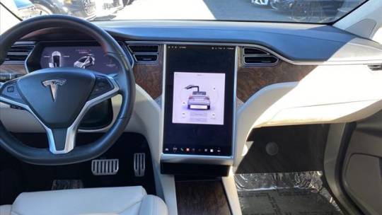 2018 Tesla Model X 5YJXCDE41JF099357