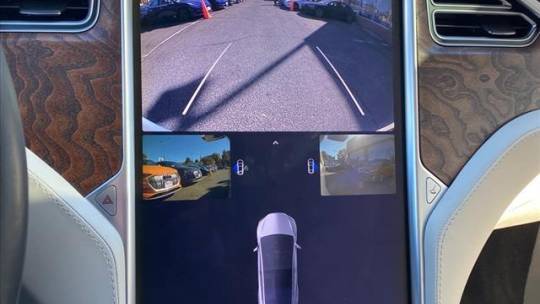 2018 Tesla Model X 5YJXCDE41JF099357