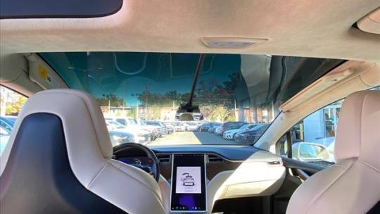 2018 Tesla Model X 5YJXCDE41JF099357