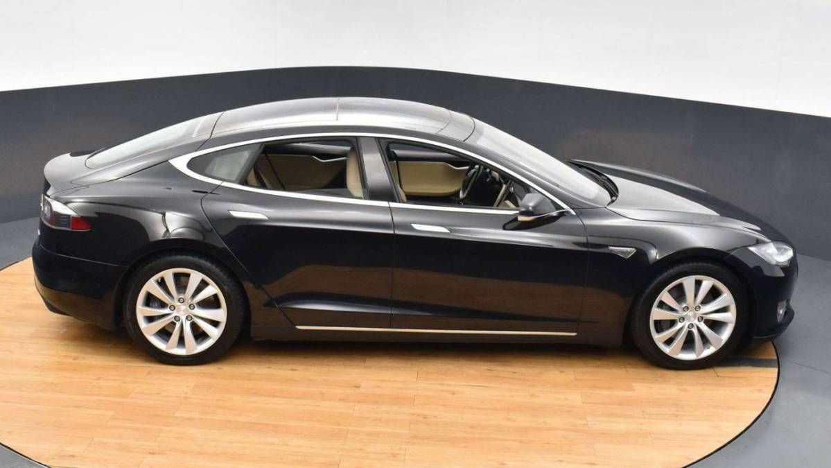2016 Tesla Model S 5YJSA1E26GF122394