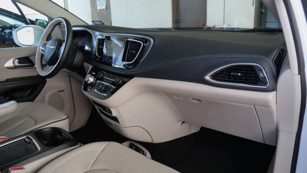 2018 Chrysler Pacifica Hybrid 2C4RC1N70JR289737