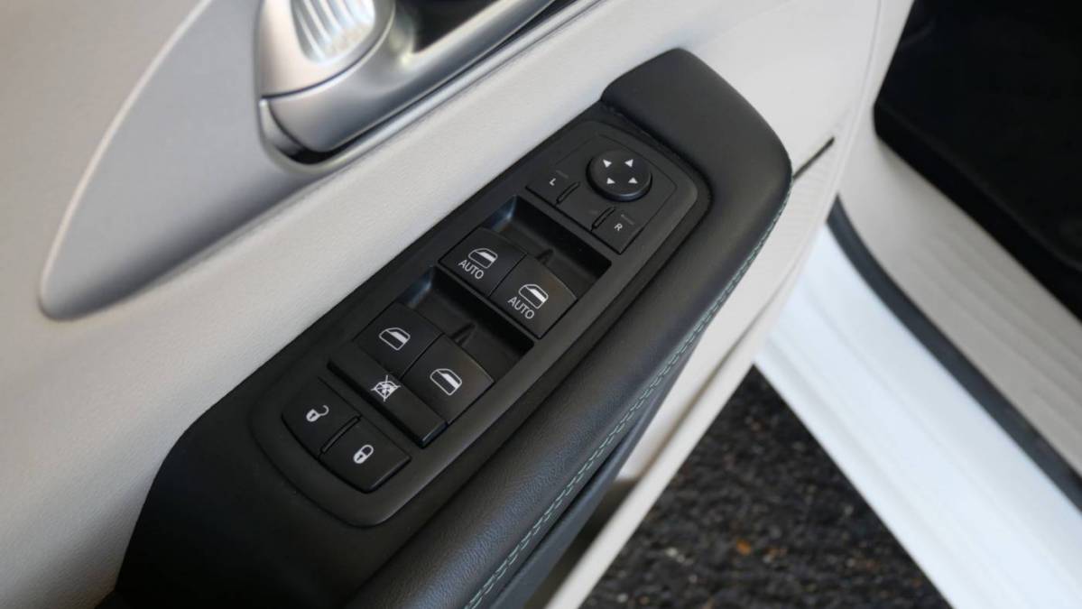 2018 Chrysler Pacifica Hybrid 2C4RC1N70JR289737