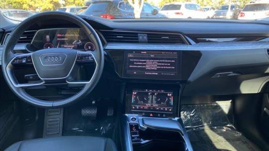 2021 Audi e-tron WA1LAAGE6MB021344