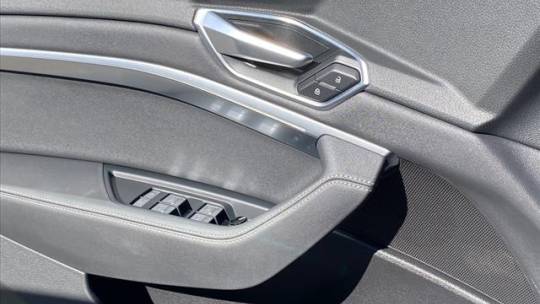 2021 Audi e-tron WA1LAAGE6MB021344