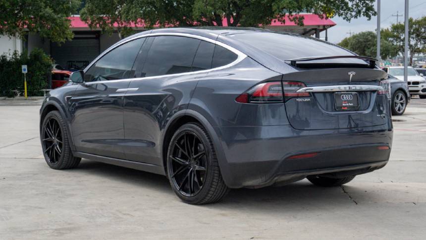 2019 Tesla Model X 5YJXCBE27KF210272