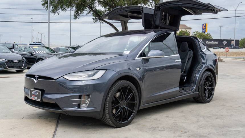 2019 Tesla Model X 5YJXCBE27KF210272