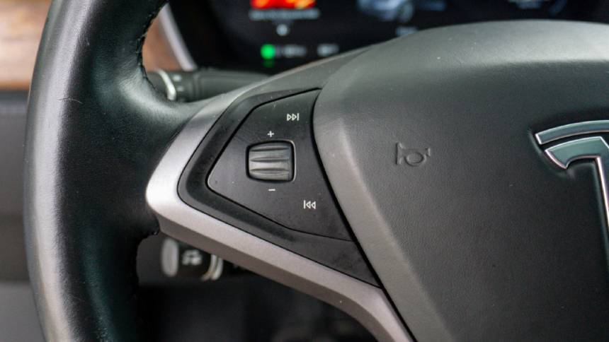 2019 Tesla Model X 5YJXCBE27KF210272