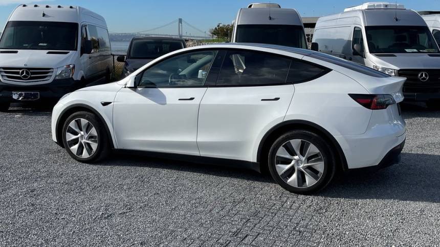 2021 Tesla Model Y 5YJYGDEE7MF069897