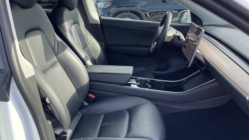 2021 Tesla Model Y 5YJYGDEE7MF069897
