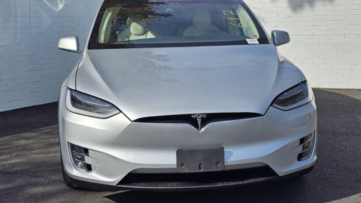 2018 Tesla Model X 5YJXCDE27JF129251