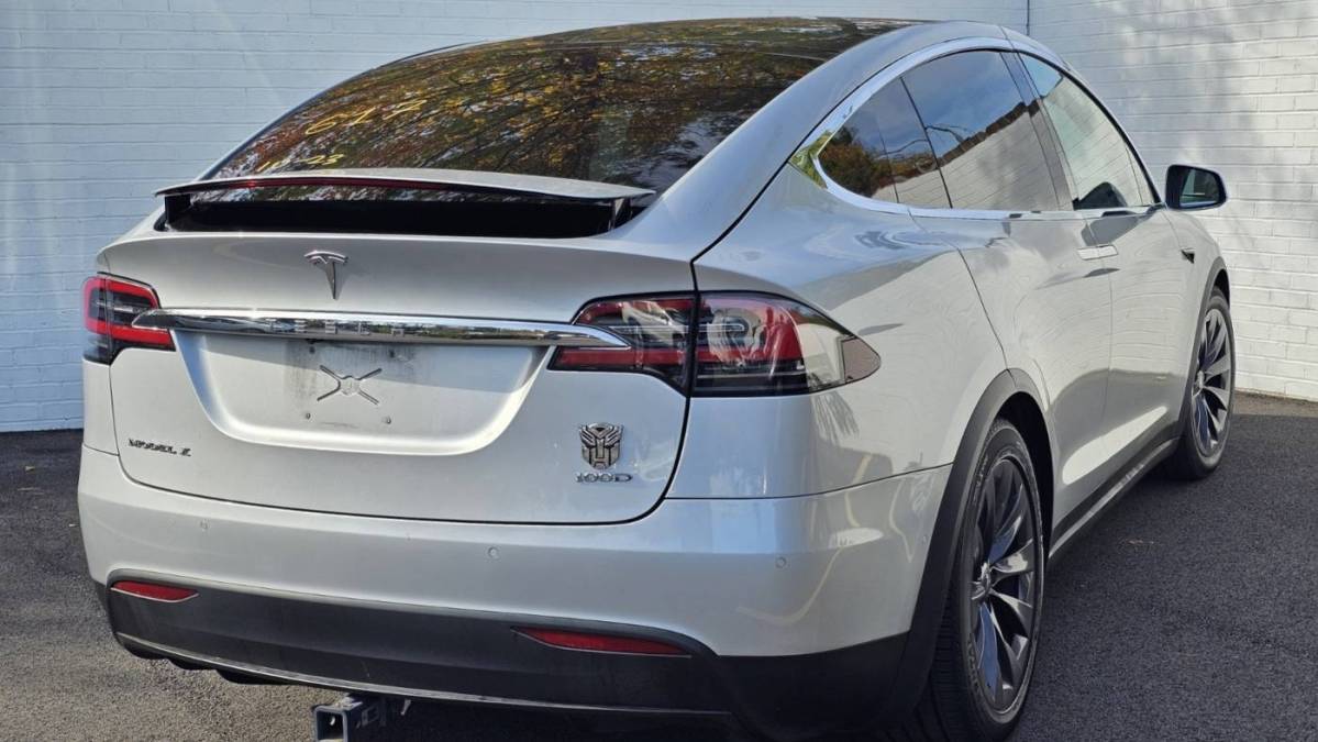 2018 Tesla Model X 5YJXCDE27JF129251