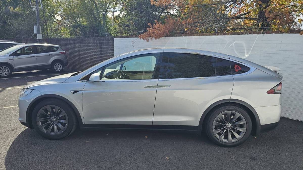 2018 Tesla Model X 5YJXCDE27JF129251