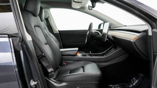 2021 Tesla Model Y 5YJYGDEE7MF077286