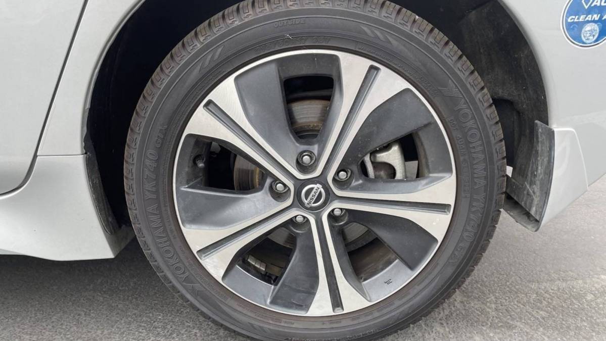 2021 Nissan LEAF 1N4BZ1CV7MC556490