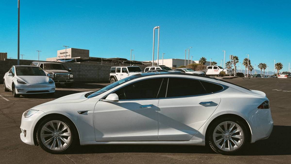 2018 Tesla Model S 5YJSA1E2XJF248443