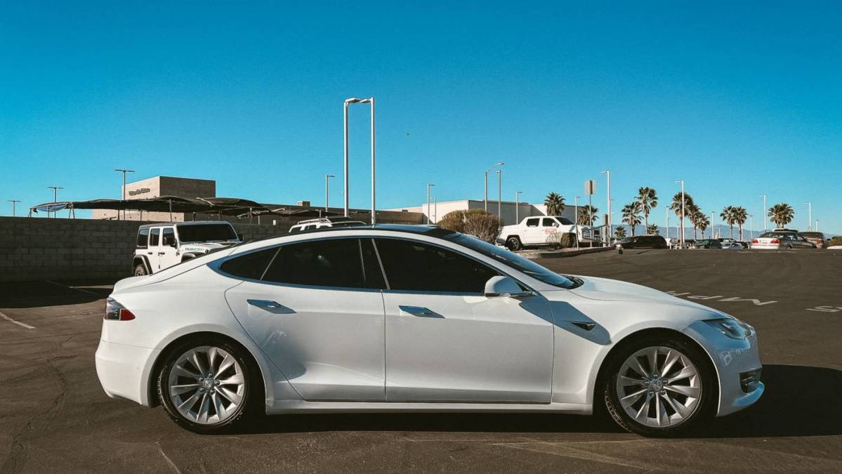 2018 Tesla Model S 5YJSA1E2XJF248443