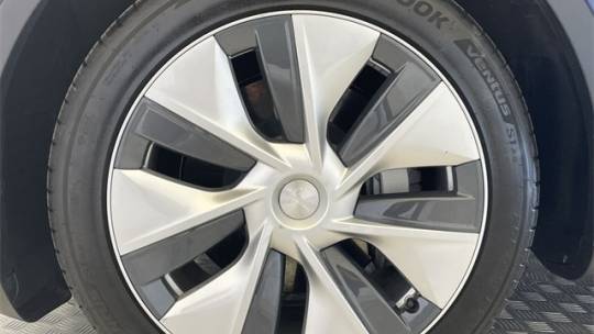 2020 Tesla Model Y 5YJYGDEE2LF059924