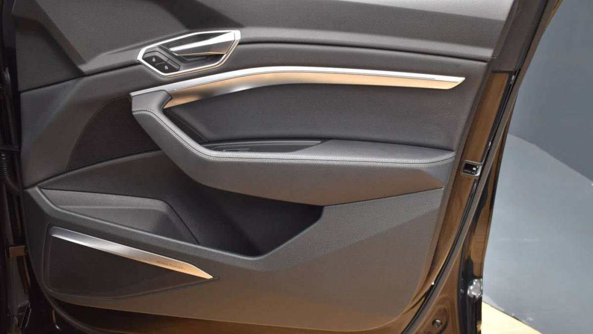 2019 Audi e-tron WA1LABGE1KB020766