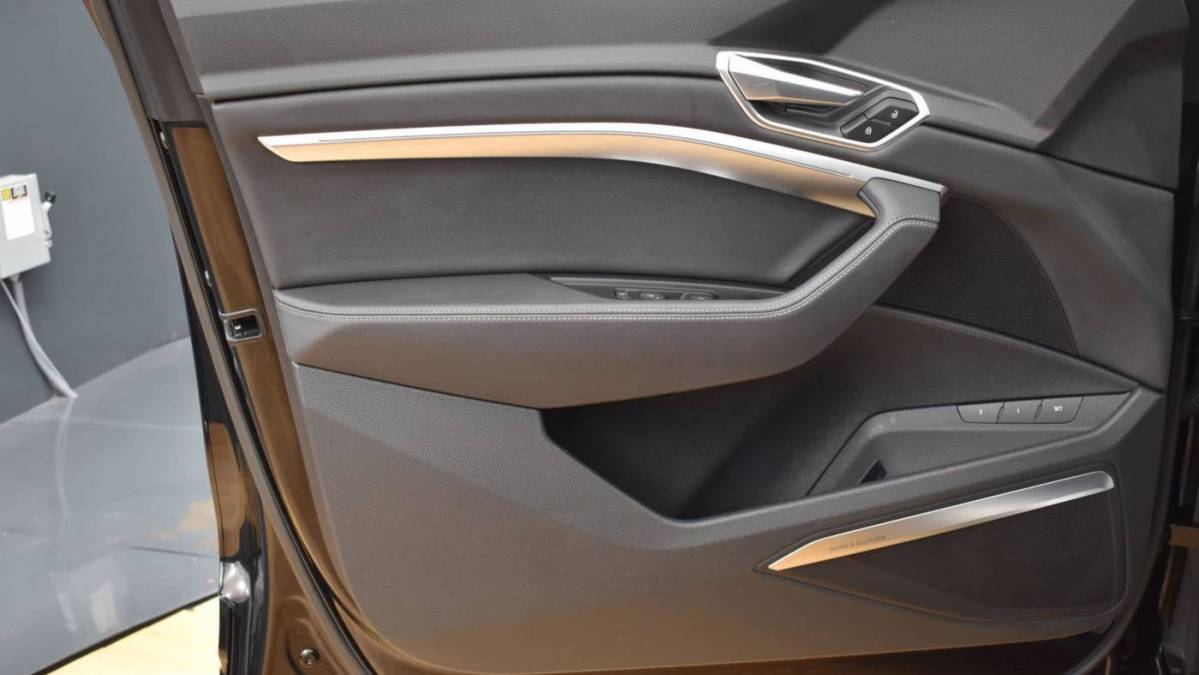 2019 Audi e-tron WA1LABGE1KB020766