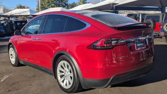 2018 Tesla Model X 5YJXCDE28JF102821