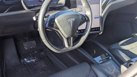 2018 Tesla Model X 5YJXCDE28JF102821