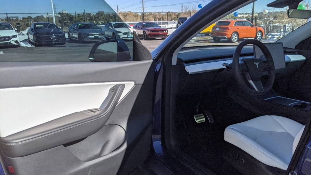 2021 Tesla Model Y 5YJYGDEE8MF193029