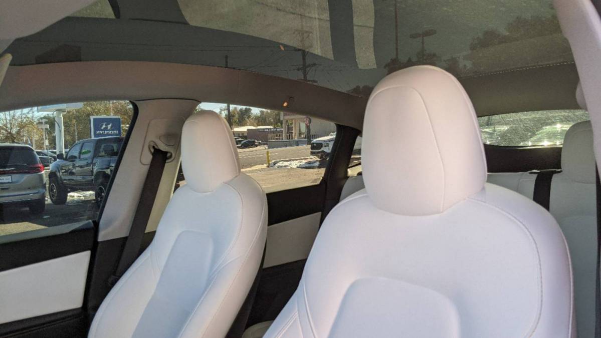 2021 Tesla Model Y 5YJYGDEE8MF193029