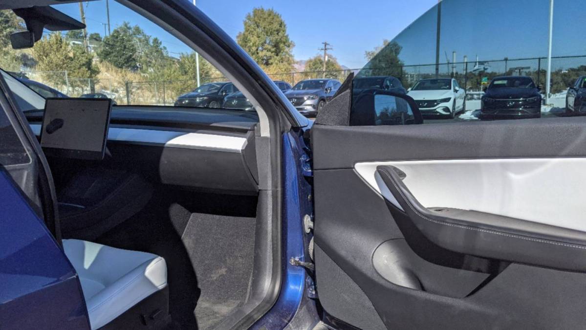 2021 Tesla Model Y 5YJYGDEE8MF193029