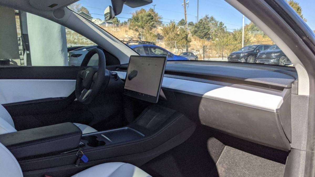 2021 Tesla Model Y 5YJYGDEE8MF193029