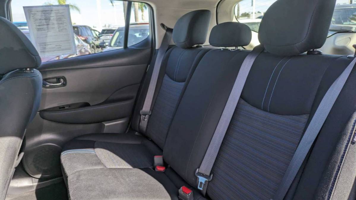 2022 Nissan LEAF 1N4AZ1CV5NC552211