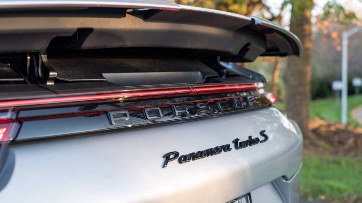 2018 Porsche Panamera WP0AH2A75JL145376