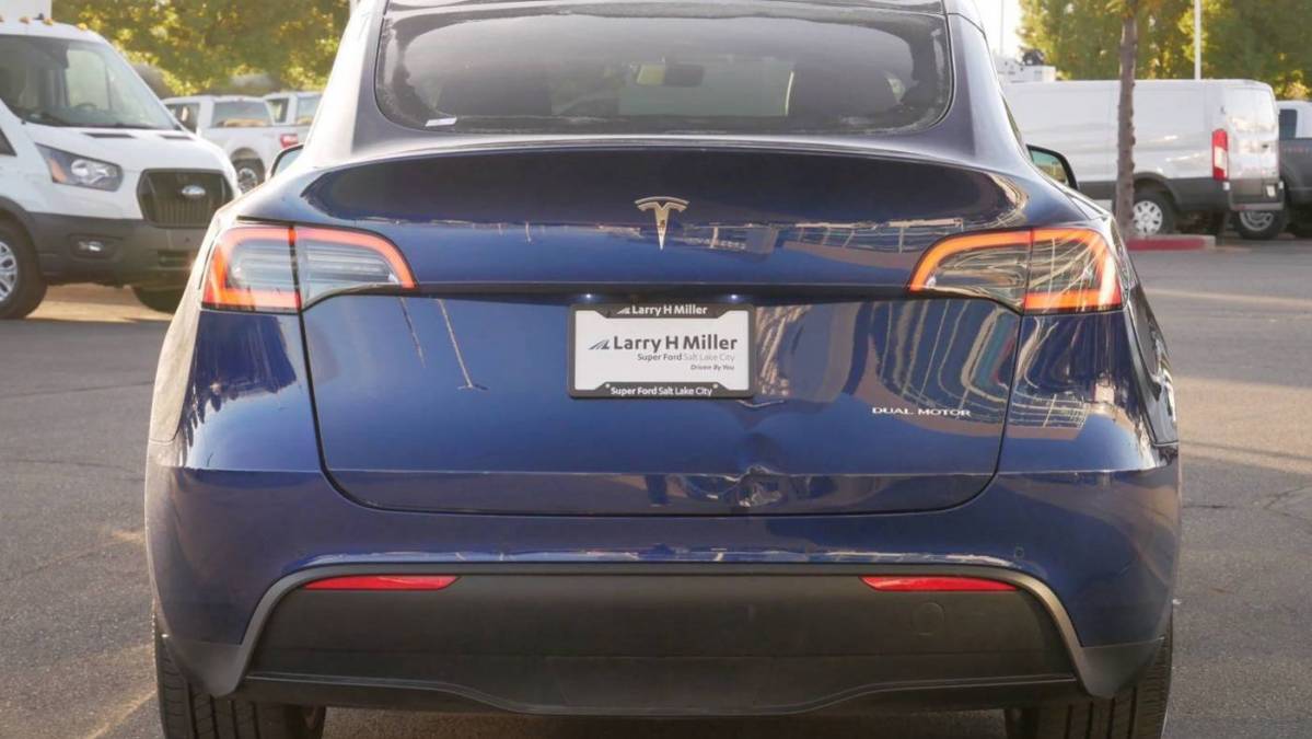2021 Tesla Model Y 5YJYGDEE4MF142188