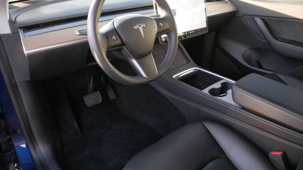 2021 Tesla Model Y 5YJYGDEE4MF142188