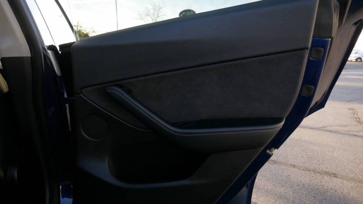 2021 Tesla Model Y 5YJYGDEE4MF142188