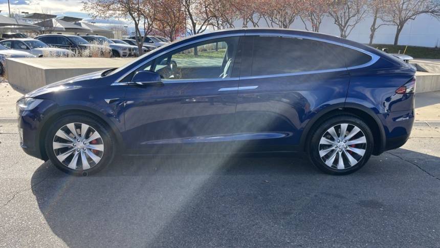 2019 Tesla Model X 5YJXCDE49KF181290