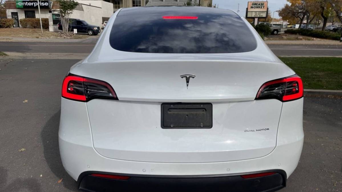 2021 Tesla Model Y 5YJYGDEE5MF204195