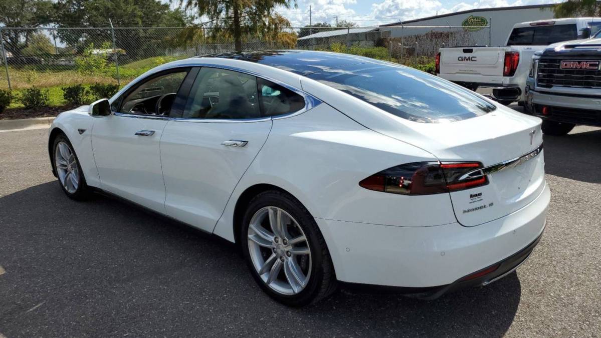 2015 Tesla Model S 5YJSA1E16FF118206