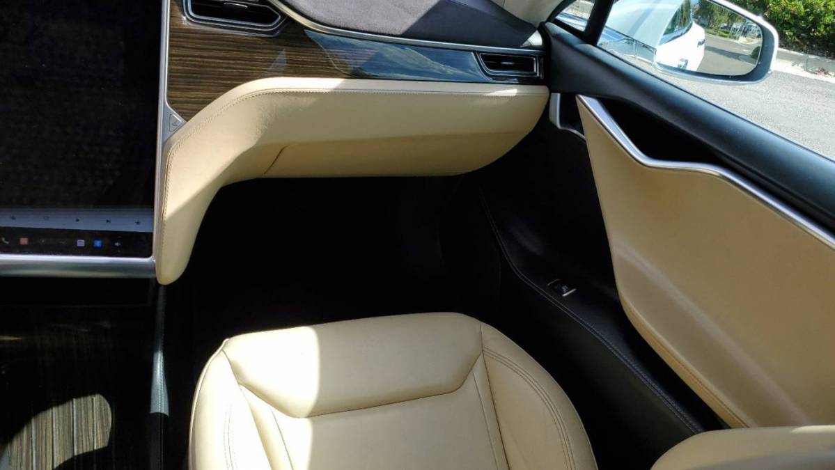 2015 Tesla Model S 5YJSA1E16FF118206