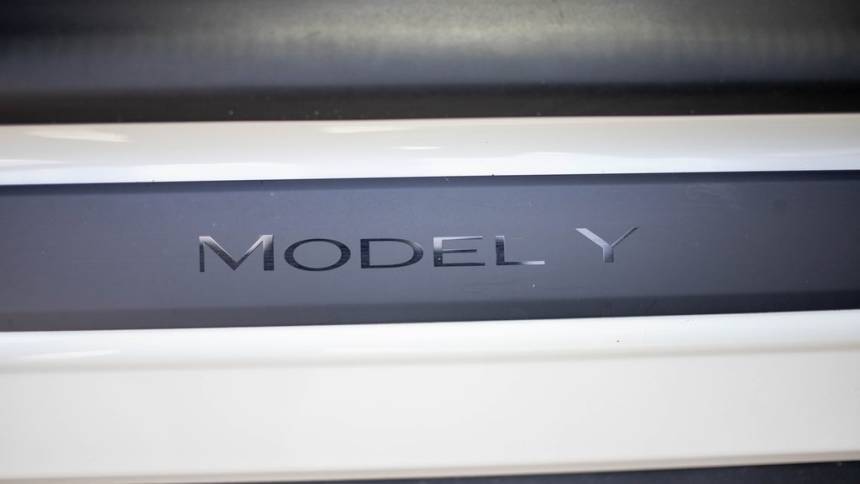 2021 Tesla Model Y 5YJYGDEEXMF141112