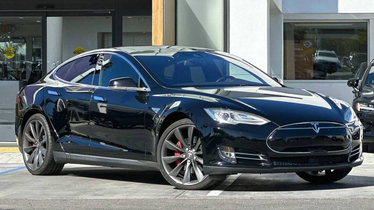 2015 Tesla Model S 5YJSA1E45FF116196