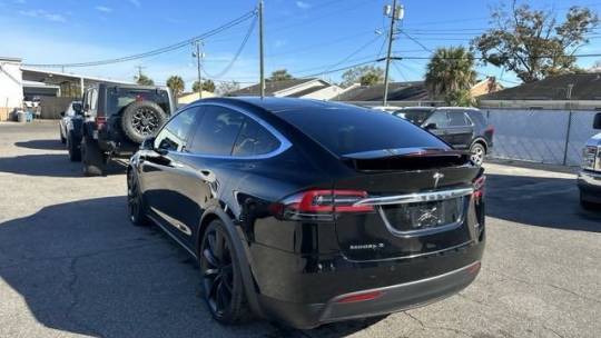 2018 Tesla Model X 5YJXCDE27JF091052