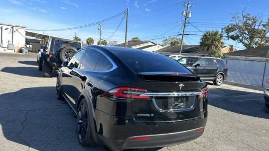 2018 Tesla Model X 5YJXCDE27JF091052