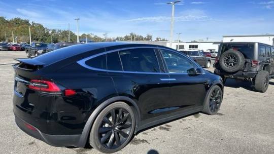 2018 Tesla Model X 5YJXCDE27JF091052