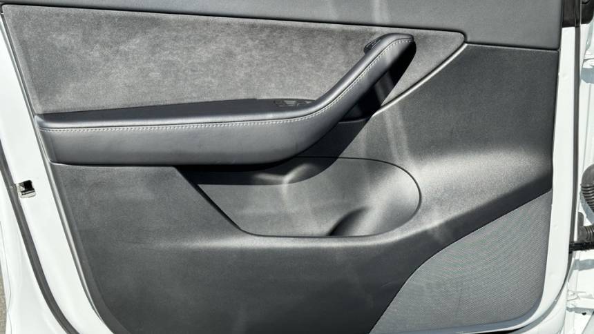 2021 Tesla Model Y 5YJYGDEE6MF241899