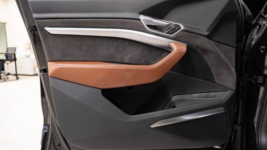2019 Audi e-tron WA1VABGE8KB016741