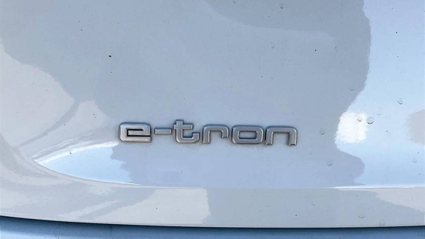 2019 Audi e-tron WA1LAAGE1KB024634